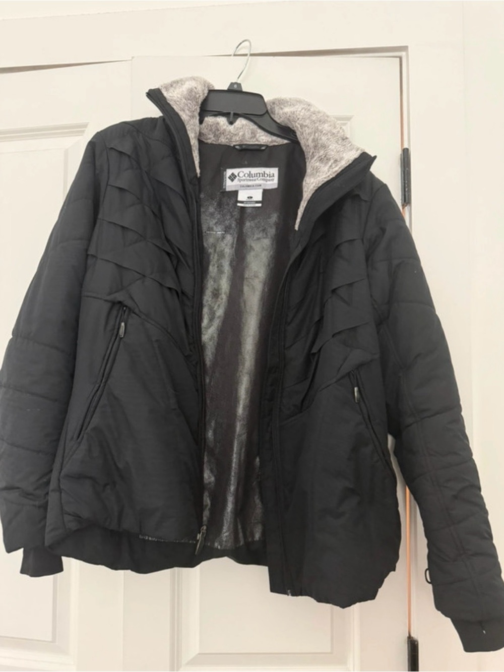 Columbia Black Quilted Women's Puffer Jacket with Faux Fur Trim